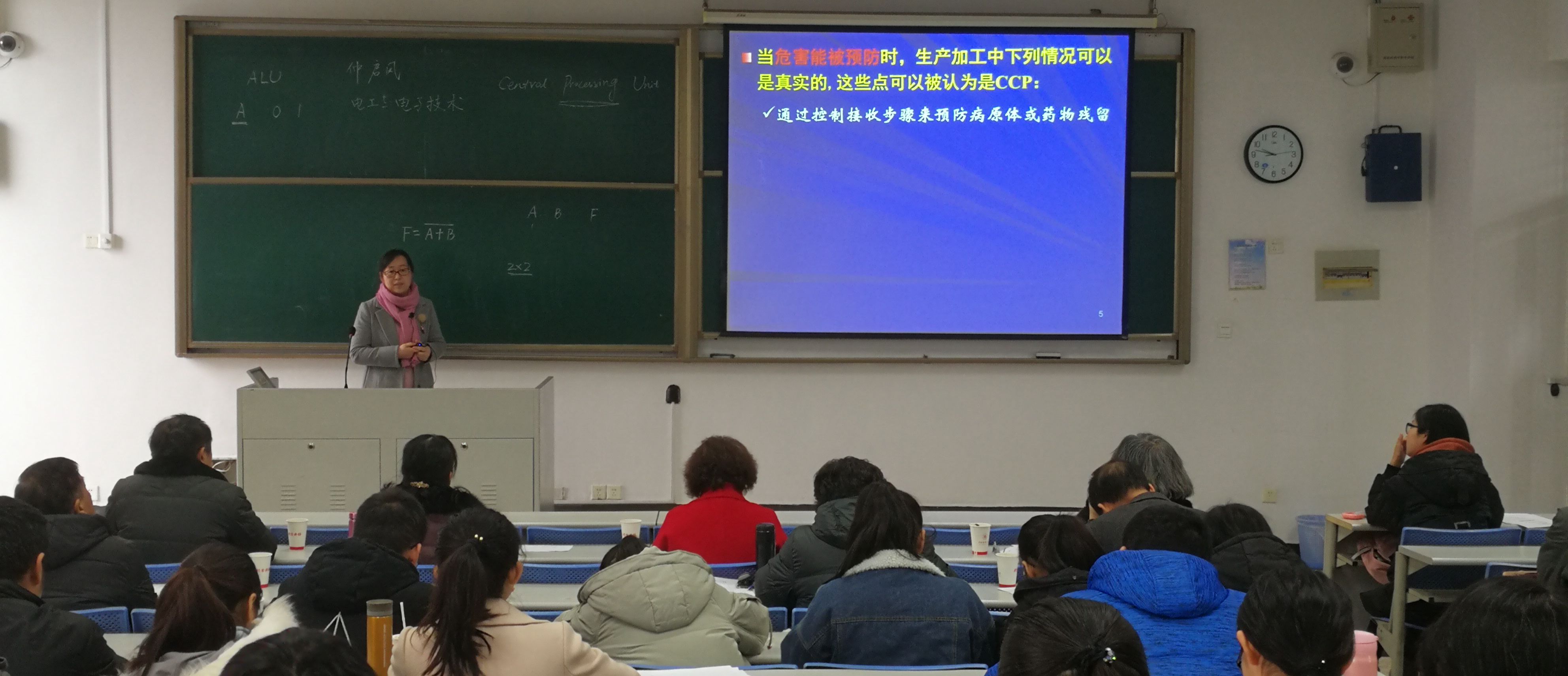工学院、高职学院举行“澳天力”杯教师讲课比赛暨教学服务奖评选答辩